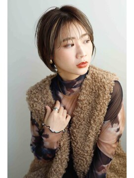 ループ(LOOP) ショートレイヤー　透明感カラー　レイヤーボブ