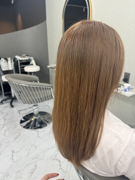 リノ 金山(Rino) デザインカラー/レイヤーカット/ウェットヘア/オリーブベージュ