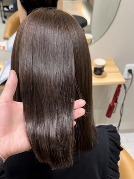 シカ 神戸三宮元町店(Cica) 神戸　三ノ宮　元町　髪質改善　 透明感カラー