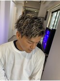 ツイストスパイラルパーマホワイトメッシュメンズカット