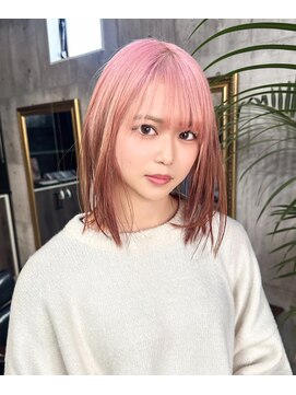 ピンクベージュ