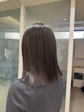 赤味を抑えたカラー