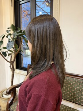 スモーキーグレージュ