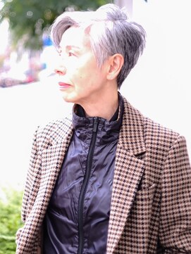 ビュートリアム 福岡(BEAUTRIUM) 左右のバランスを変えたアシンメトリーショートカット