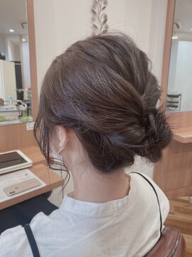 ルシードスタイルビーシャイン(LUCIDO STYLE B SHINE) 豊橋ビーシャイン★ミルクティベージュ×シニオンアレンジ