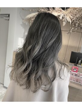 アヴァンス 京橋店(AVANCE) 毛先がホワイトシルバ/エアータッチバレイヤージュ@京橋