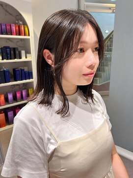 アム(amu) ストレートボブ/鎖骨ボブ/センターパート/流し前髪/外はね