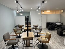 白を基調とした、明るくて開放的な店内～*