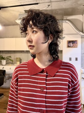 アッシュグレージュくせ毛ウルフパーマウルフミディアムレイヤー