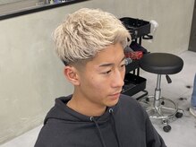 店長【川岡愛希】個性を放つ「短髪×ハイトーン」