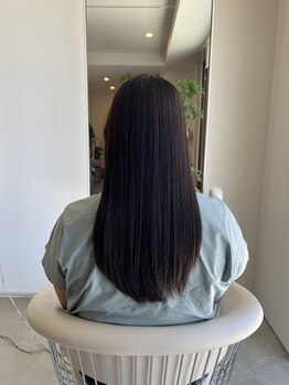 ワンネスヘアー(oneness hair)の写真/豊富な知識で薬剤を選定し、オーダーメイドストレートで、ついつい触りたくなるような髪にします。