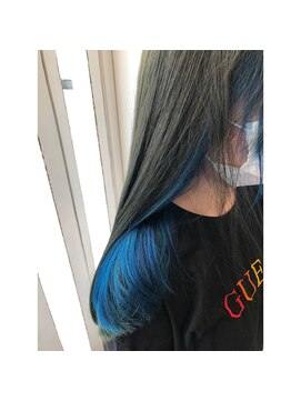 アン(Hair make un) #インナーカラーブルー