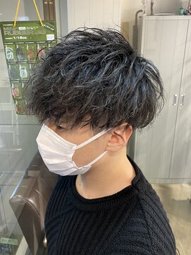ドルクス 日本橋(Dorcus) 渋谷　原宿　メンズ美容室風　束感ツイストスパイラルマッシュ