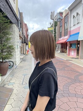 コレット 宇都宮(collet Gigi) 斜めバング/グレージュカラー/デザインカラー/切りっぱなしボブ