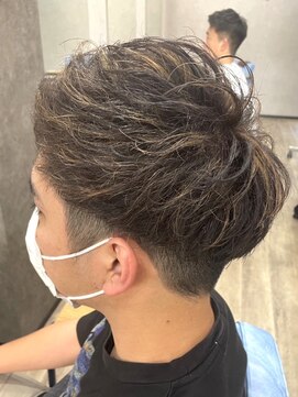 ユナイテッドヘアー バイ ピックアップ(UNITED HAIR by pick up) メンズナチュラルフェード・ハイライト☆
