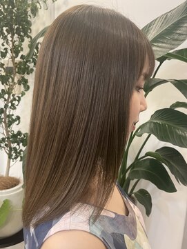 ニーナ(NI-NA) ロングヘア×オリーブベージュ