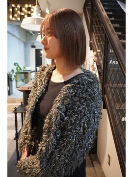 ココモ(KOKOMO) 【三野隼澄】ミルクティーベージュ×切りっぱなしボブ