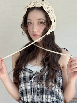 トナリ(tonari) オリーブ グレージュカラー ゆる巻きアレンジ【鹿児島中央駅】