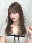 小顔ミディアムレイヤーカット　ココアベージュ　顔まわり