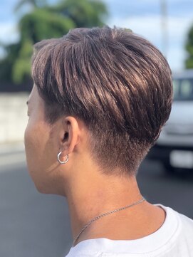 ミーティア バイ クアトロ(Meteor By QUATRO) メンズ ツーブロック シルバー ハイトーン 中田 立場 美容室