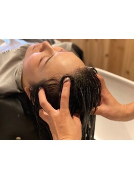 当店大人気！本格極上スパでリラックスタイム♪知らないうちに疲れている頭皮をリフレッシュさせて気分も◎