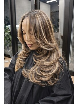 ヌエン 渋谷(NU/EN) バタフライレイヤーカット/海外風ハイレイヤーカット/ハイライト