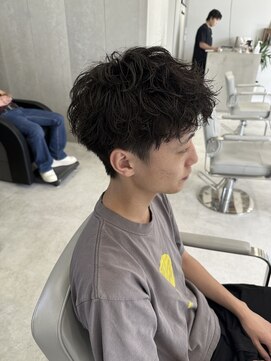 ホワイト(WHITE) アクティブ癖毛風ショート