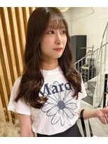 カミエ(kamie)&nbsp;透明感×こなれ感のセミロングブラウン、ふんわり柔らかい印象に