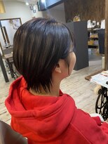 エミュー(emue)&nbsp;暗髪ダークカラー×艶カラー×耳かけショート20代30代人気○中島