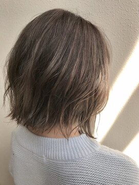 モルニ(MORNI) グレージュ_マロンベージュ Aラインボブ かきあげ