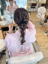 ネオリーブ チロル 横浜西口店(Neolive CiroL.)&nbsp;パーティーヘアセット　ゆるふわ編み下ろしスタイル