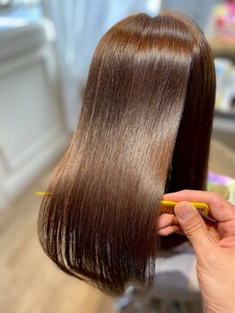 ブレスヘアーデザイン(BLESS HAIR DESIGN)の写真/一人ひとりに合わせた丁寧な施術で、自然な仕上がりと似合わせを両立し、サロン帰りの美しさが長く続く♪