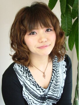 ロジック(Logique) 遊び心のあるミックスカールスタイル