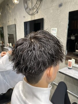 ライズ 綾瀬店(RISE) 大きい波打ちでチリつかない！ゆるめツイストスパイラルパーマ！