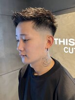 ディスイズバーバー(THIS IS BARBER) フェードカット　メンズショート　アップバング　黒髪