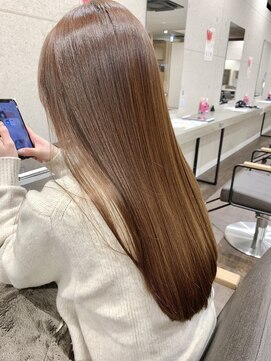 ロイ(ROY) 振り返られる艶髪に