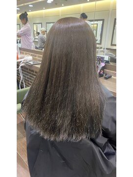 ヘアーアンドメイク ビス(HAIR&MAKE bis) オリーブグレージュ/赤み消しカラー【山崎ほのか】