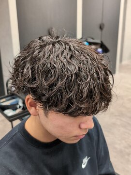 プルーブトウキョウ 渋谷(PROVE TOKYO) 波巻きスパイラルパーマラウンドマッシュ刈り上げメンズ