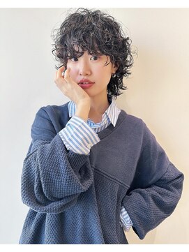 ホロ(hollo) ウルフパーマショート/黒髪パーママッシュウルフ