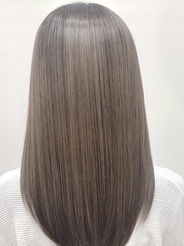 オーシー 四ツ井店(O'sea)の写真/【Aujua取扱い店◎】髪に合わせたオーダーメイドのトリートメント“Aujua”髪質を改善して根本から綺麗に＊