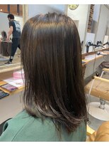 リノ 金山(Rino)&nbsp;デザインカラー/レイヤーカット/ウェットヘア/オリーブベージュ