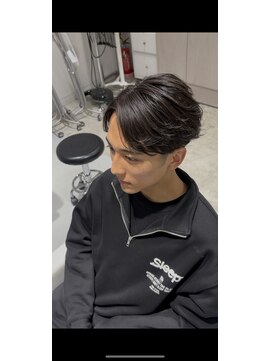 ミリ(milli Produce by ITAKURA) センターパートフェザーパーマ