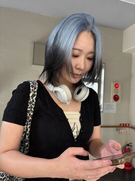 イェッカ パビル(YECCA pabil) 水色のデザインカラー