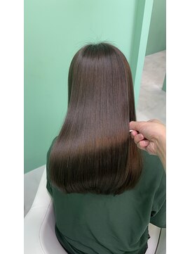 エラ(Ella) 髪質改善で叶えるうるツヤストレート