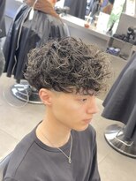 グルーマーズトウキョウ(GROOMER/S TOKYO)&nbsp;スペインカール　ハイライト　メッシュ　海外風　メンズパーマ