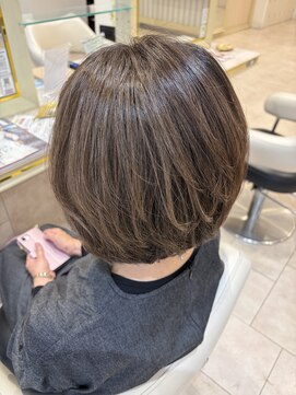 アッシュ 仙川店(Ash) 40代50代60代大人ショートボブ白髪ぼかし脱白髪染めハイライト
