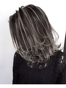 トルネード(TORNADO) 外国人風ロブ ハイライトバレイヤージュ グレージュ　白髪ぼかし