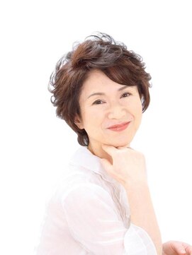 シャンカ(Syanka) ダイアモンドカールで華やかフェミニンショート