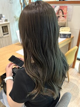 ラ レーヌ バイ ハセ(La reine by HASE) 【イルミナカラー】赤み消しオリーブカラー