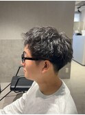 黒髪ザクザクスパイキーショートピンパーマ